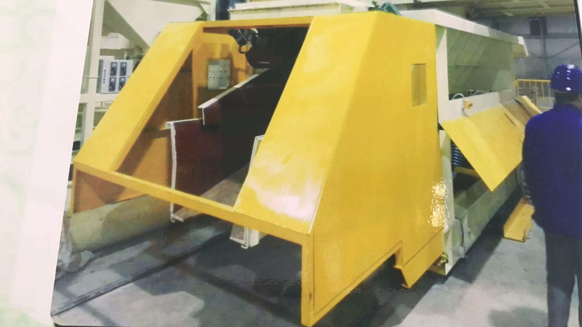 某日企-电炉加料车