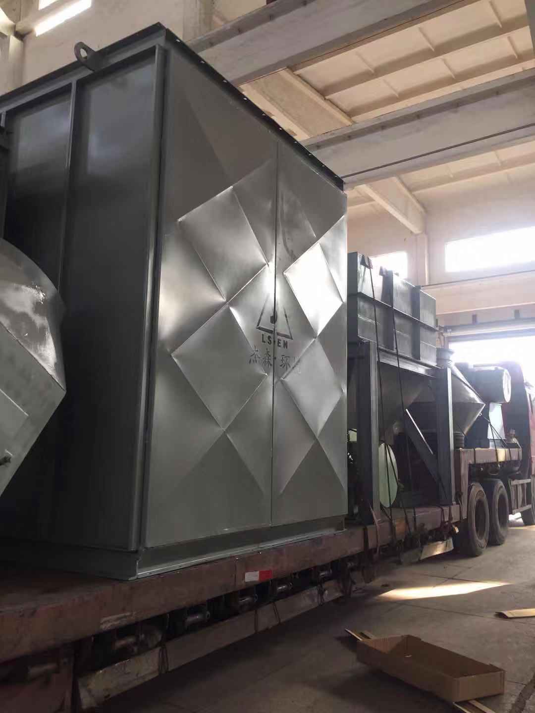 我司为大型国企生产的除尘器验收完毕装车发货